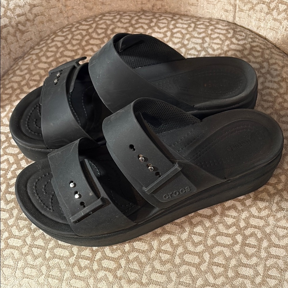 CROCS Black Platform Slides (Brooklyn Buckle)